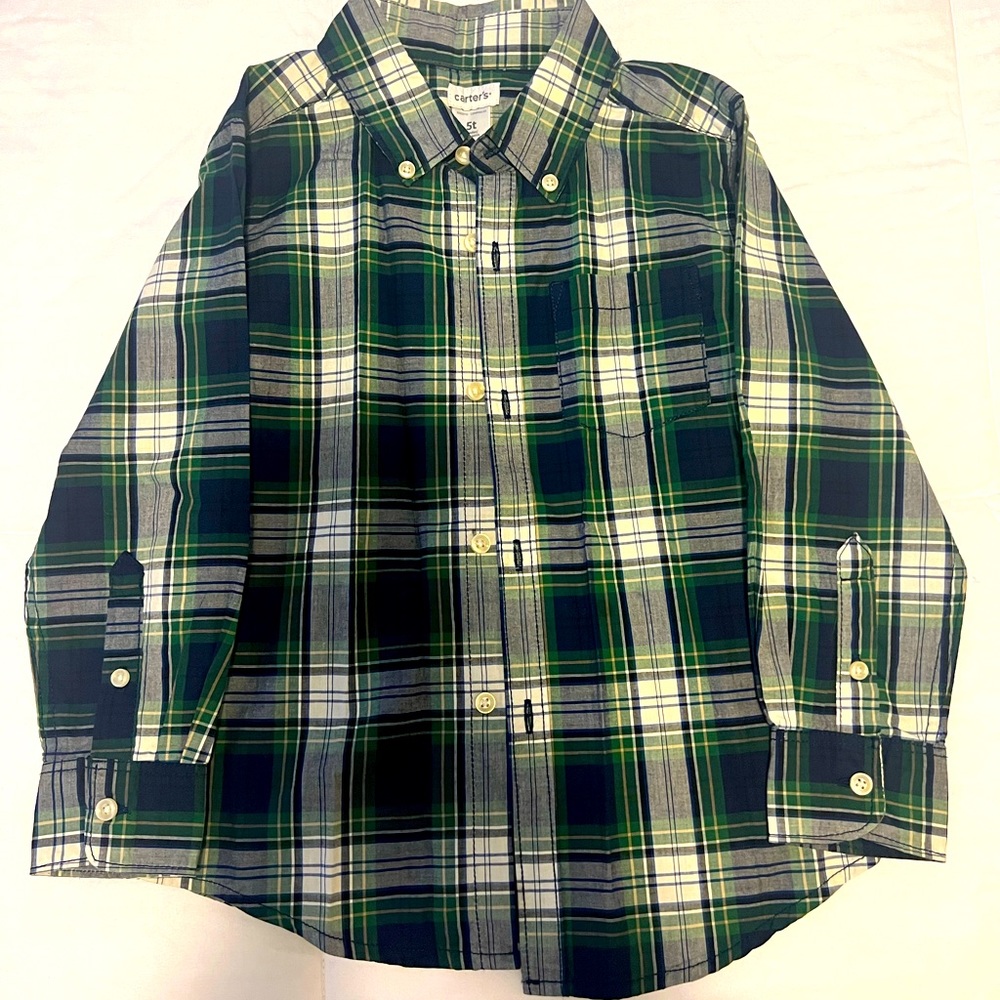 Boys long sleeve button up Carter’s size 5 very nice plaid in color